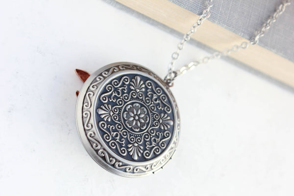 A Pocket of Posies - Big Fox Locket (3 styles): 22 inches / All Antiqued Brass